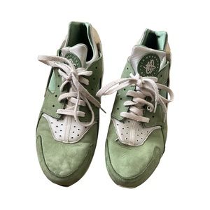 Green air huarache by nike